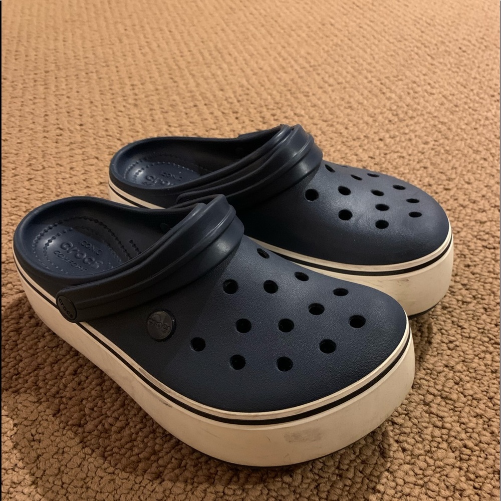 EUC Crocband Platform Clog - Navy M5/W7 - fit a size smaller